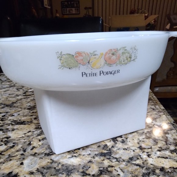 VTG FireKing Petite Potager Round Casserole Dish - Picture 5 of 6
